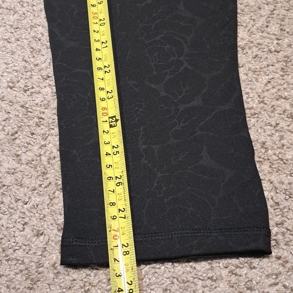 NWT MARIKA SPORT large (12-14) active capri leggings with floral pattern, $42.00 - Picture 3 of 6